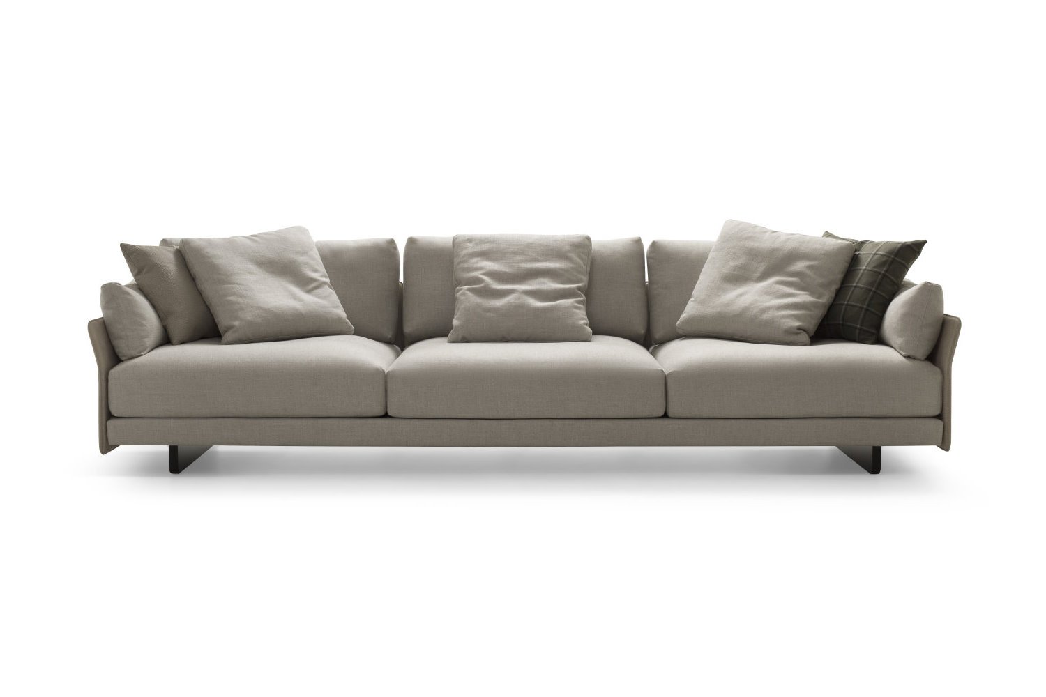 Platzsparendes Sofa mit schmalen Armlehnen und schlanker Rückenlehne Murphy