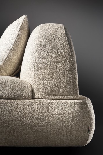 Detail der gepolsterten Rückenlehne und der Sitzfläche, die den Mechanismus verdecken