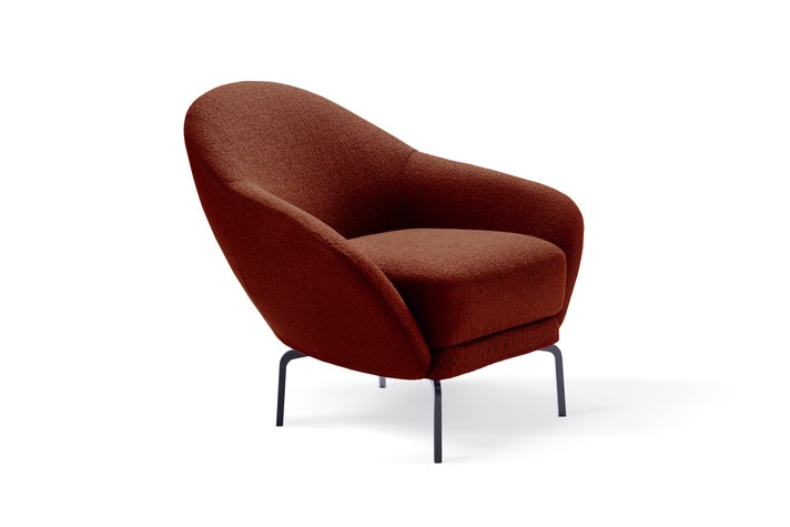 Moderner Sessel mit hohen Füßen aus Metall und Bezug in Akzentfarbe