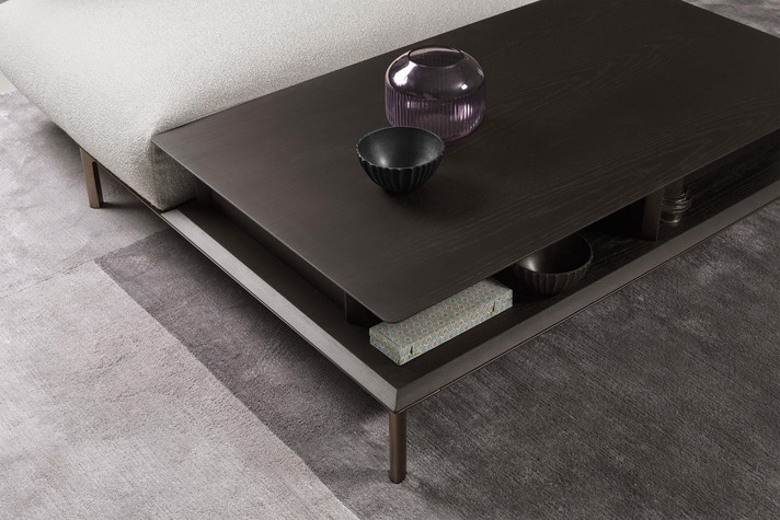 Detail des Hocker-Tisches in Kombination mit dem Sofa