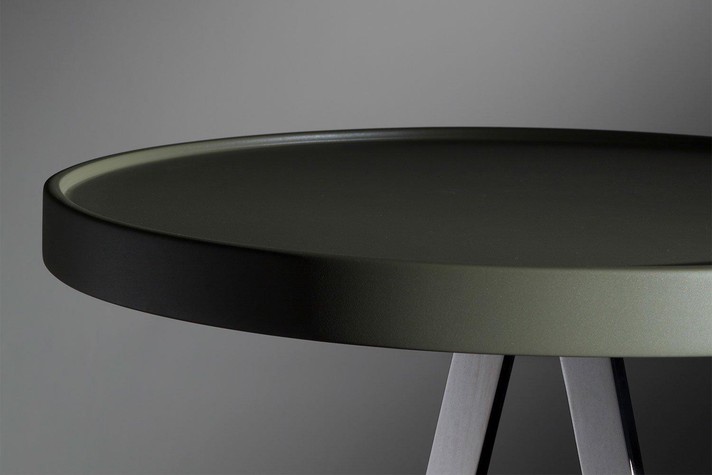 Detail of matt lacquered MDF top