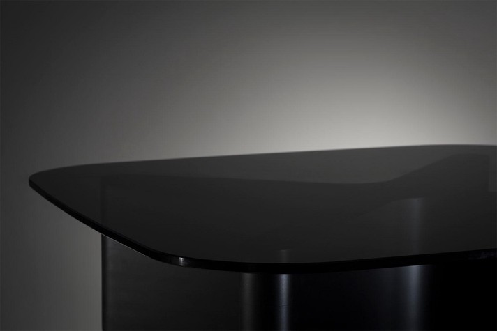 Low and square coffee table Bao, ideal for placement in front of the sofa from the same collection