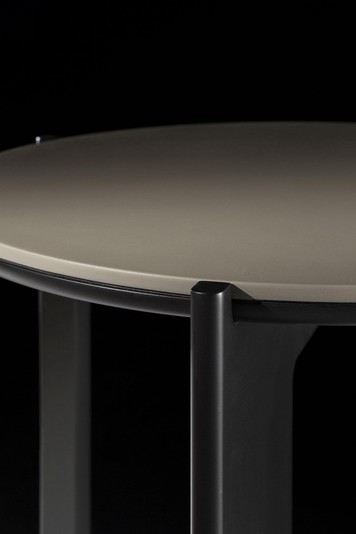 The Mr President coffee table for the living room in the round version with an MDF top, available in all RAL scale colours