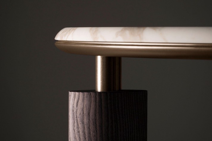Detail of the oval ash wood feet