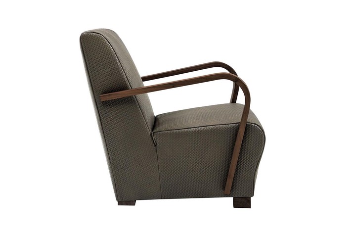 A timeless silhouette enriched with beautifully crafted details