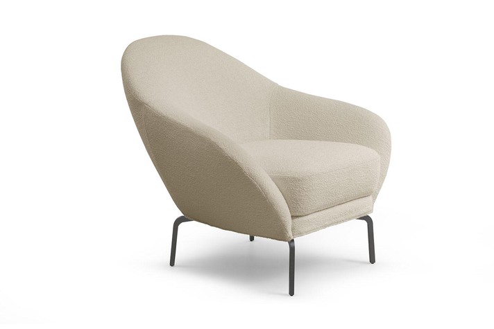 Giulia chair sports a wide and welcoming backrest with flared arms