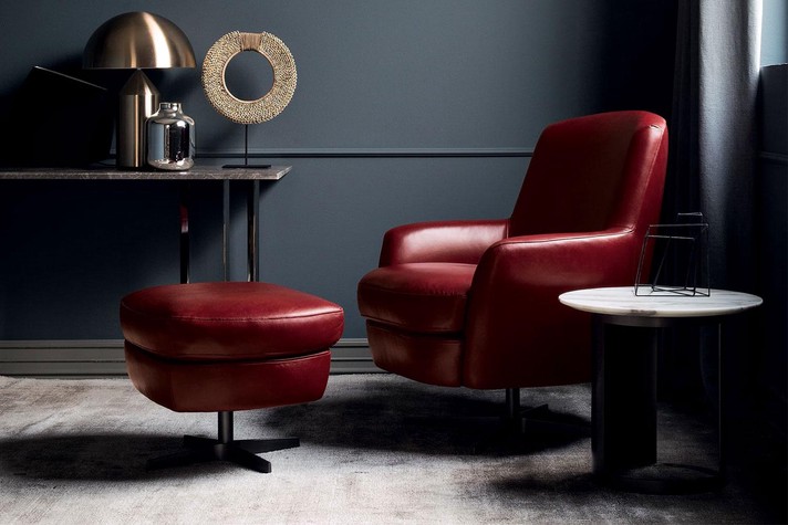 4-star base swivel armchair with high back and low arms
