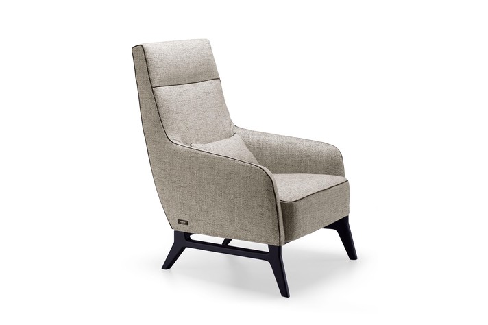 Armchair with high back and polished wooden base in Moka finish