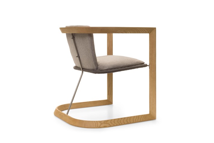 Frame made from natural ash wood, supported by a solid steel structure