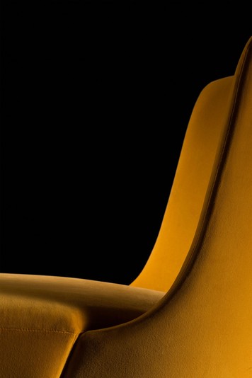 Detail of the joint between the seat and backrest of Chris armchair