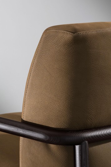 Detail of the wooden structure wrapping the backrest