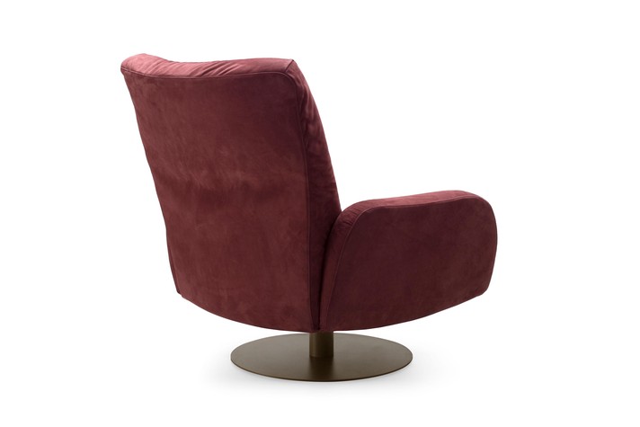 Detail of the meeting of the backrest and armrest in correspondence with the swivel base