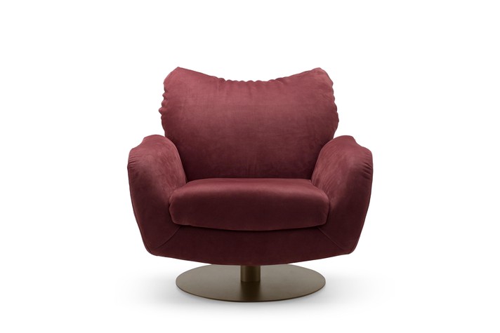 Front view of the armchair with the backrest lowered in a relaxed position