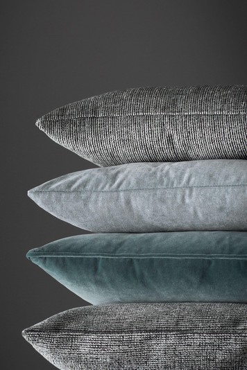 Scatter cushions with knife edges or piped edges