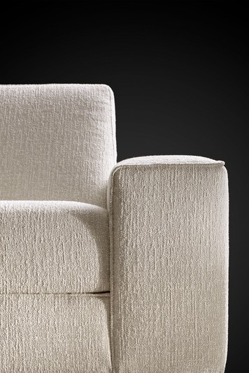Detail of the +20 cm wide armrest