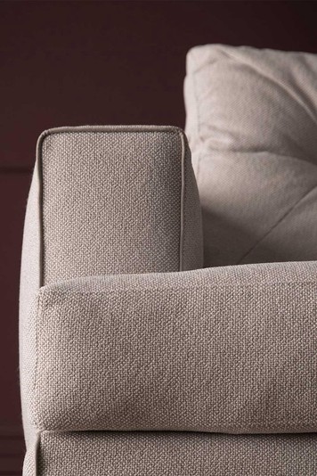 Detail of the L-shaped seat cushion overlapping the arm
