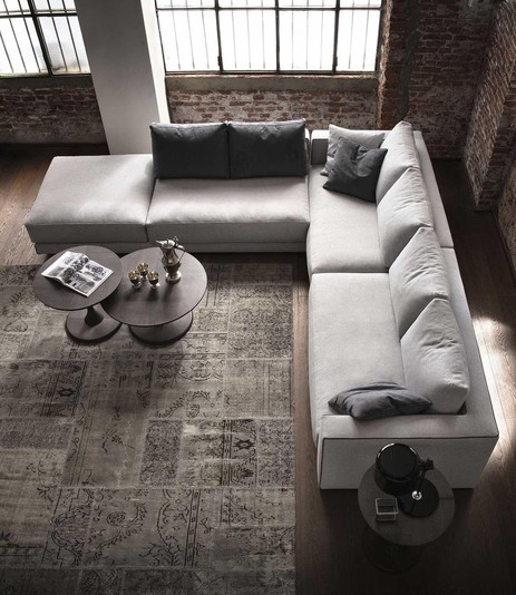 The corner sofa can be configured with a modern open end