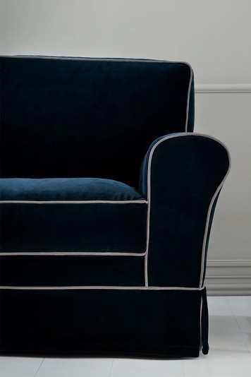 Rounded armrest and back t-cushions for a traditional look