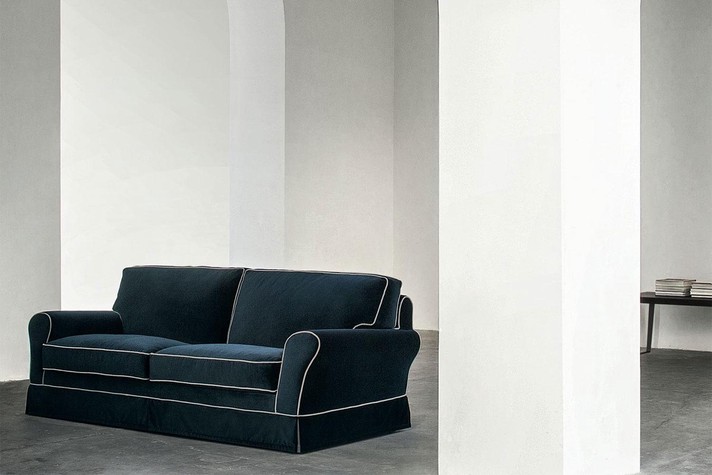 An heritage inspired 2-3 seater sofa that works splendidly in minimalist settings