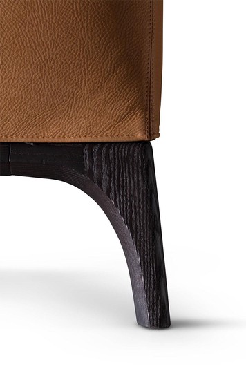 Detail of the wooden base with high legs