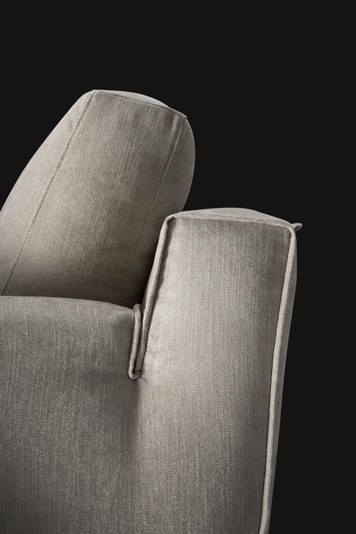 Detail of the backrest with its cushion