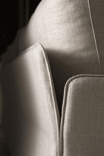 Detail of the narrow fabric backrest with embossed profile