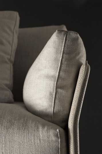 Detail of the narrow leather armrest with its cushion