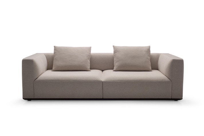 Configuration example: 2 / 3-seater sofa with a pair of rectangular backrest cushions