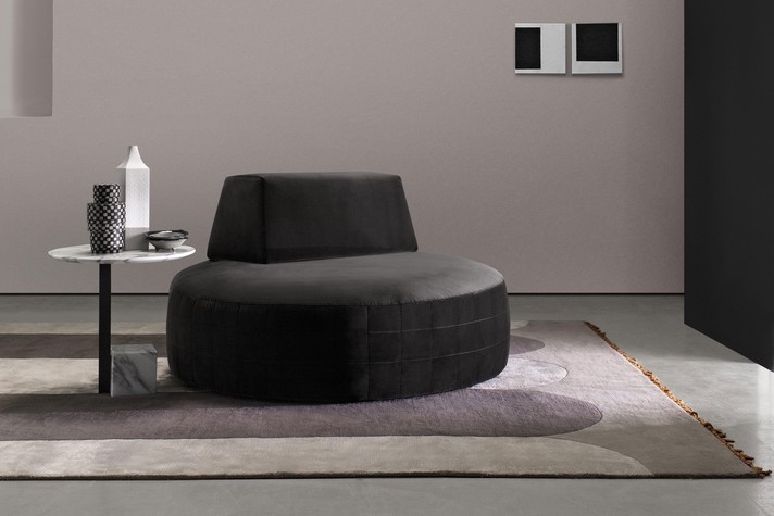 Round armchair with loose low backrest