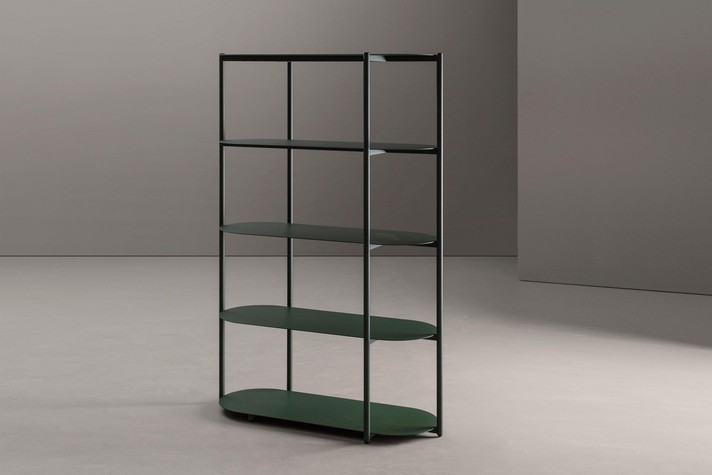 Linear four-shelf bookcase, ideal for providing practical surfaces for books or decorative objects in residential or office settings