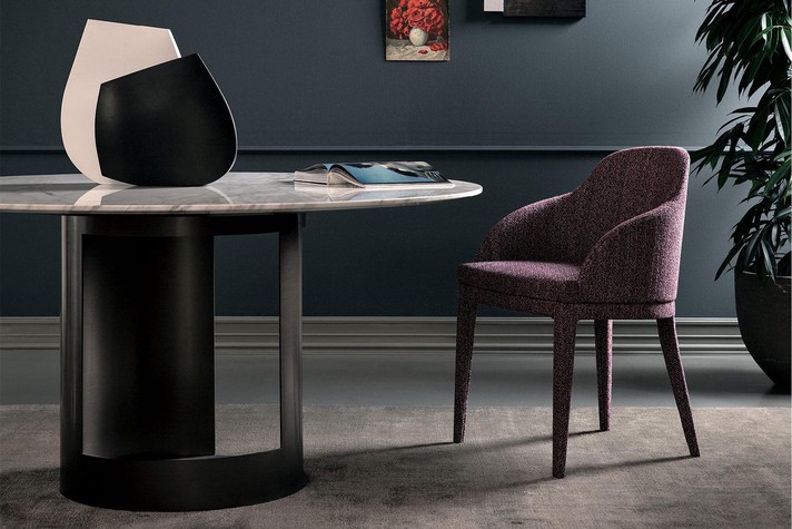 The pedestal is an handcrafted sculptural metal sheet with laser cut outs.