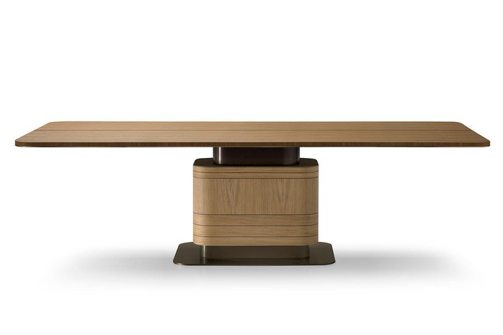 Pilar pedestal table available in several sizes, up to the 250 cm version to be used as a meeting table