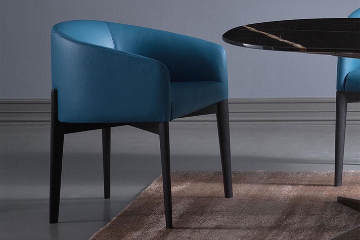 The perfect head of table armchair, in blue leather