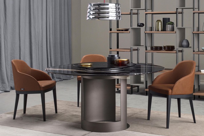 Round table with metal base matched with Monica chairs