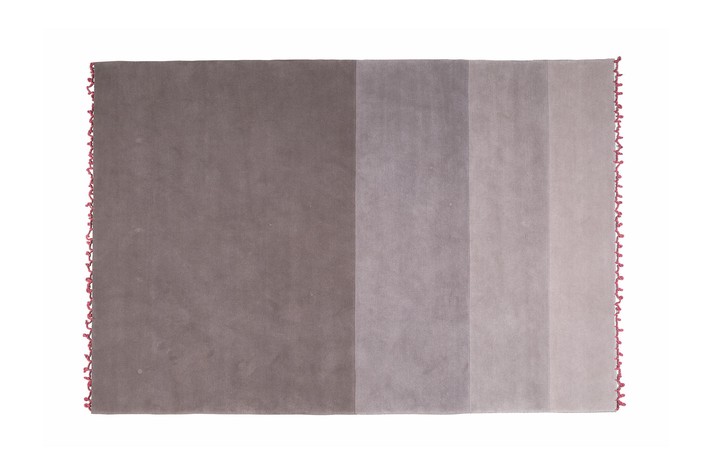Tapis en dégradé de gris à franges rouges (modèle Grey)