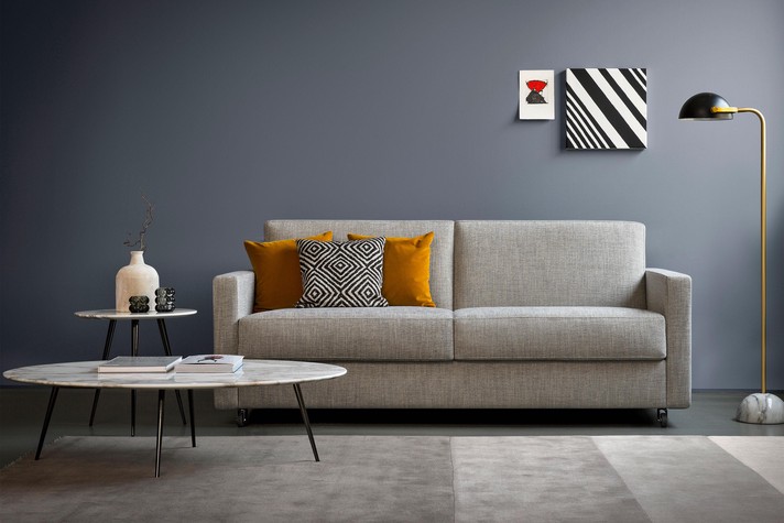 Tapis Land et canapé convertible Maestro