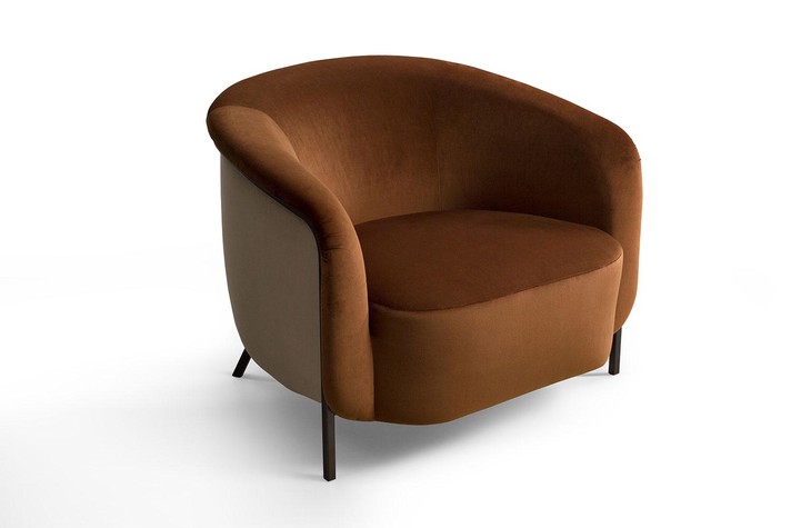 Fauteuil à l'assise large et accueillante
