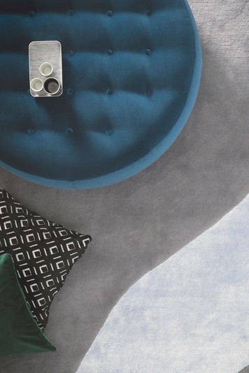 Pouf repose-pieds rond avec revêtement matelassé doté de boutons décoratifs