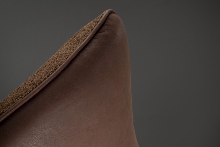 Détail du panneau rembourré avec deux types de revêtements