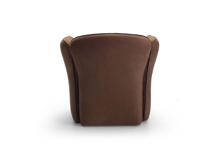 Vue arrière du fauteuil à dossier modelé