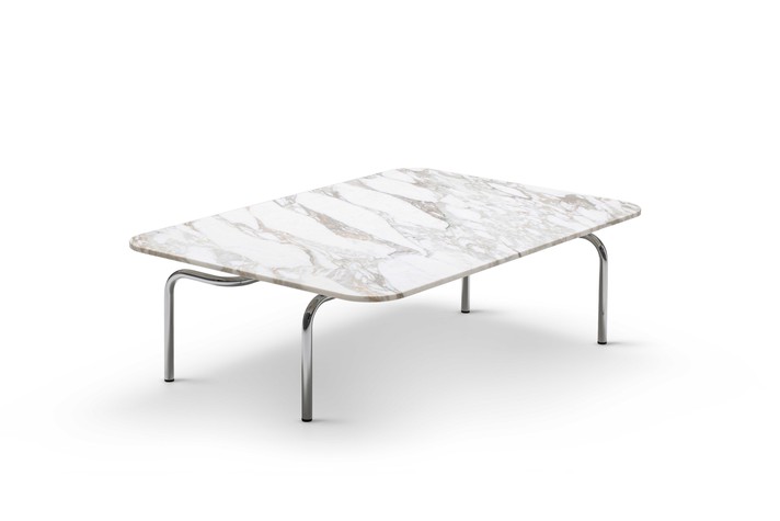 Table de salon rectangulaire avec plateau en marbre et pieds hauts tubulaires en métal