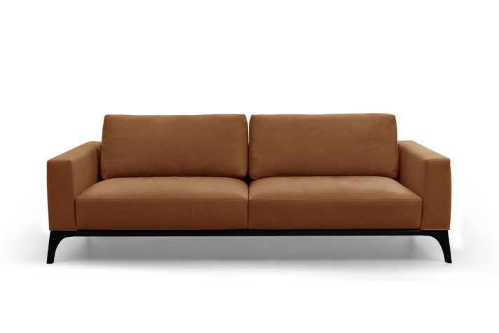 Vista frontale del divano senza cuscinetti decorativi (Milano Classic)