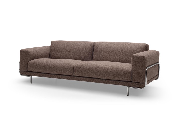 Divano componibile moderno con struttura portante in tubolare metallico