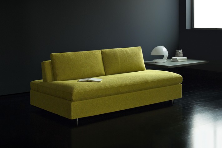 Look casual e design moderno per un divanetto trasformabile dalle dimensioni compatte
