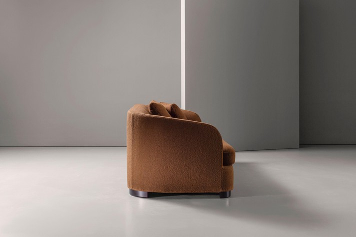 Vista laterale del divano letto, profondo 98 cm e 234 cm con rete letto aperta