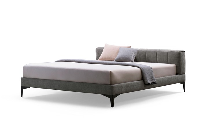 Il letto imbottito Harry può essere personalizzato in tantissimi colori, in tessuto, velluto, pelle