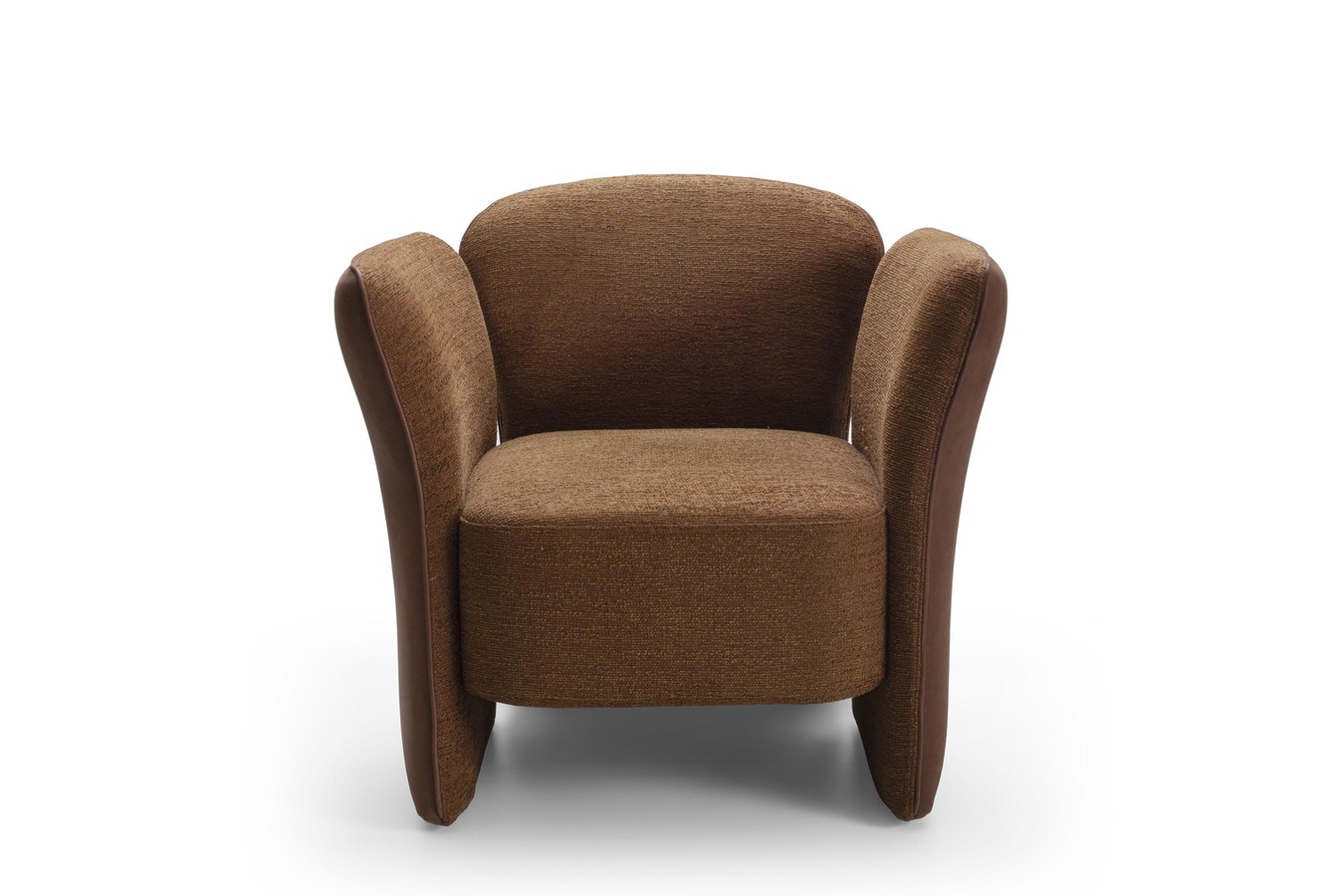 Poltrona da salotto dal design avvolgente Clover