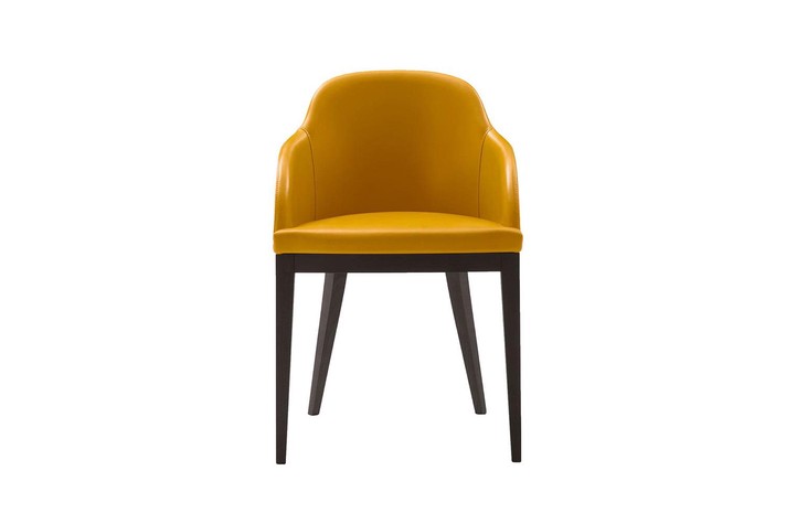 Gambe in wengé e seduta imbottita disponibile in tessuto o pelle in tantissimi colori