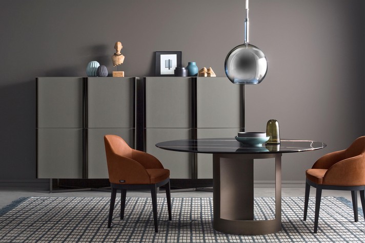 Set di sedie Monica con gambe in legno abbinate al tavolo Ci 