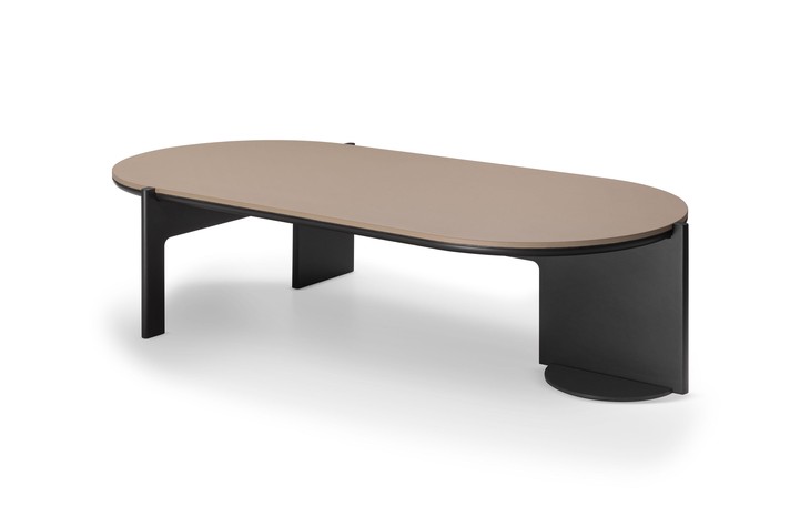 Tavolino da salotto Mr President con basamento in legno laccato color nero
